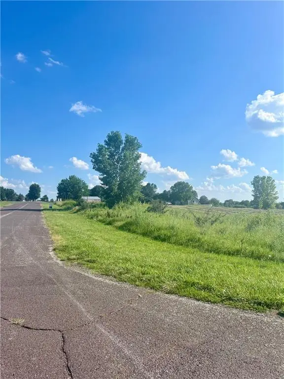 2448 SW Meadow Lake Drive, Ottawa, KS 66067 - #3