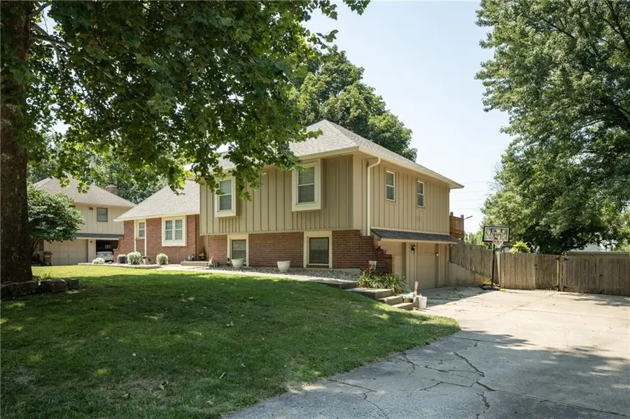 404 S Sunset Lane, Raymore, MO 64083 - #3