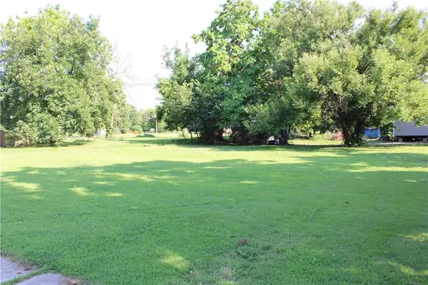 S Oak Street, Mulberry, KS 66756