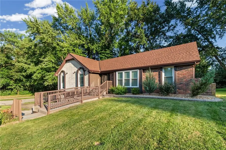 403 Kingsley Avenue, Liberty, MO 64068 - #3