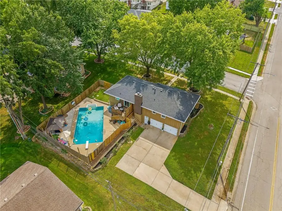 7511 N Brooklyn Avenue, Gladstone, MO 64118 - #2