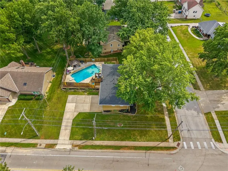 7511 N Brooklyn Avenue, Gladstone, MO 64118 - #3