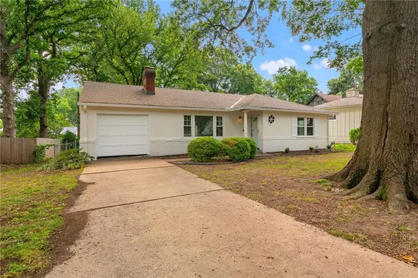 7635 Charlotte Street, Kansas City, MO 64131