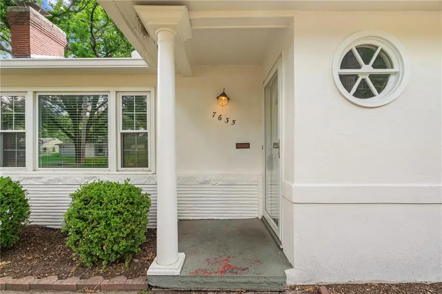 7635 Charlotte Street, Kansas City, MO 64131 - #3