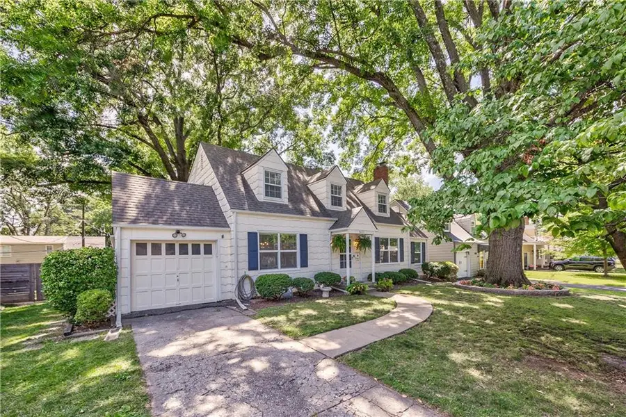 5421 Juniper Street, Roeland Park, KS 66205 - #2