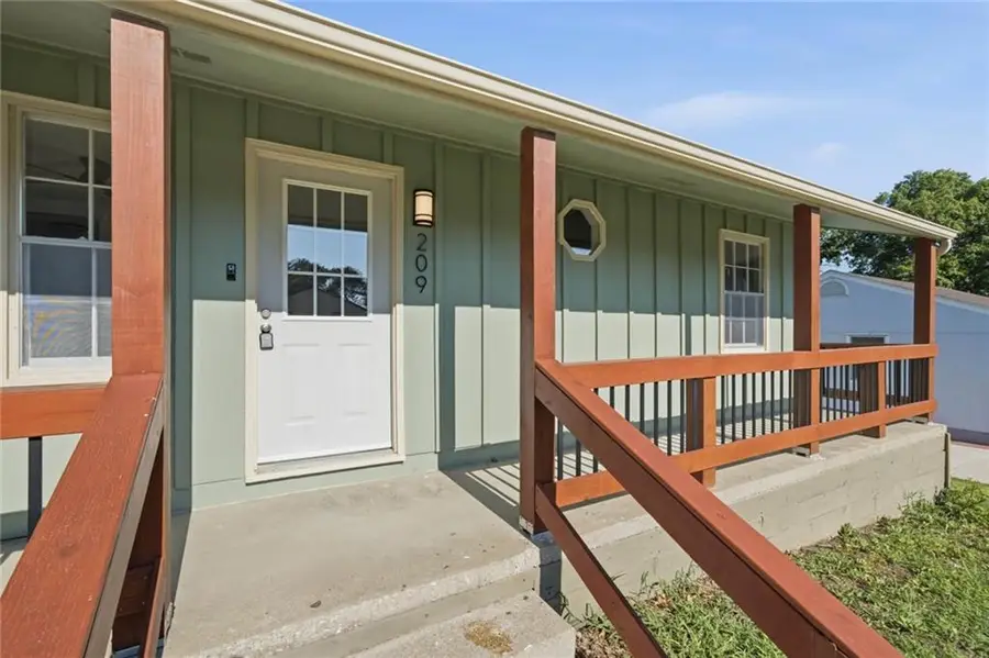 209 Western Street, Leavenworth, KS 66048 - #2