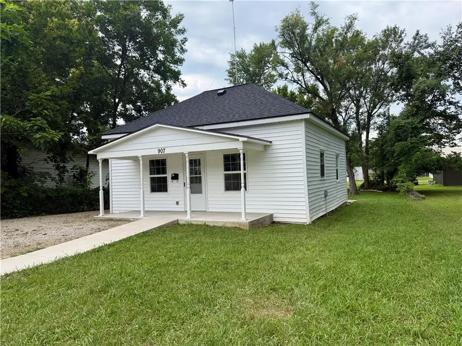 907 E Walnut Street, Rich Hill, MO 64779 - #3