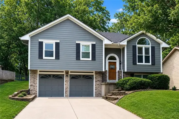 8325 N Allenton Drive, Kansas City, MO 64151