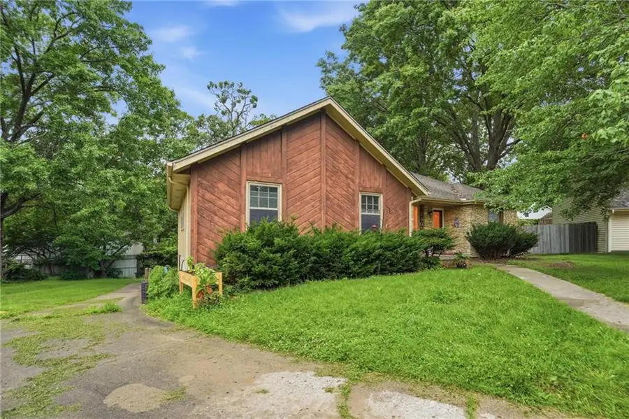 1405 SW 23rd Street, Blue Springs, MO 64015 - #2