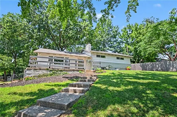 5808 NW Hutson Road, Kansas City, MO 64151