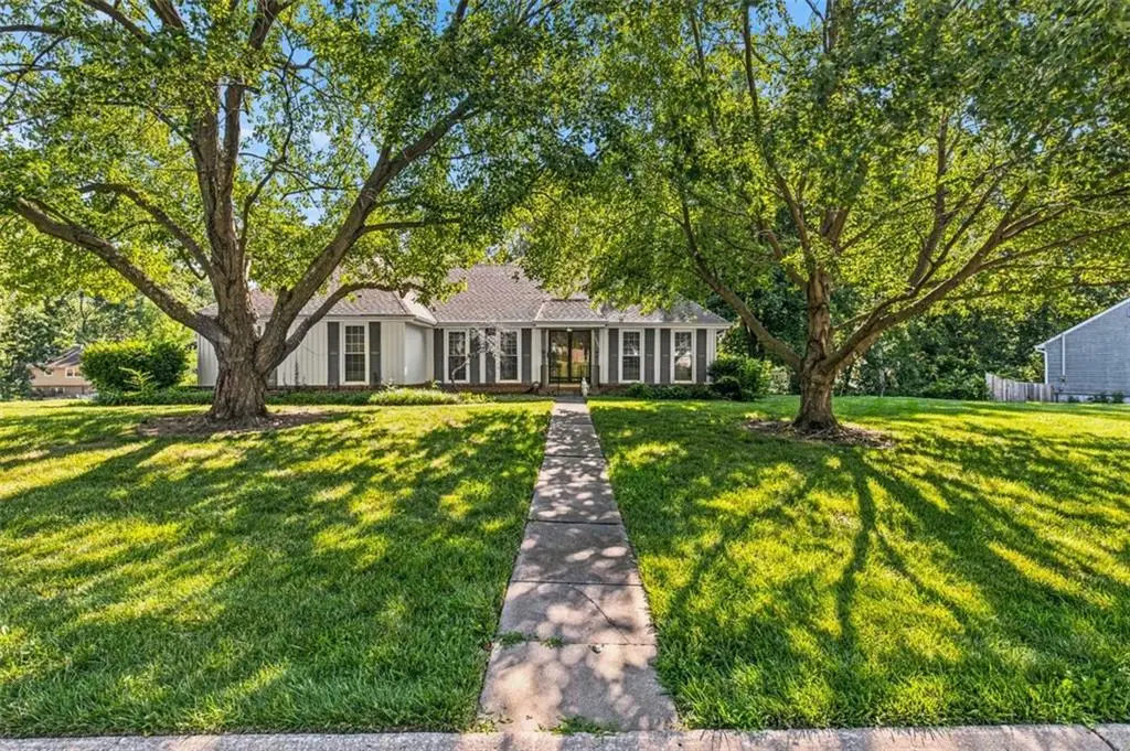 6809 N Agnes Avenue, Gladstone, MO 64119 - #1