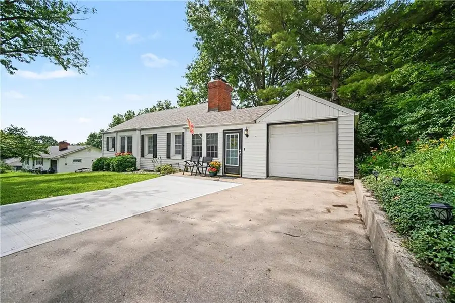 8409 NW Hilltop Road, Parkville, MO 64152 - #3