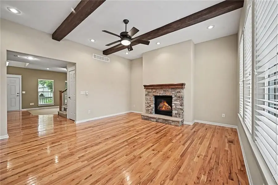 408 E 30th Avenue, Kansas City, MO 64116 - #3