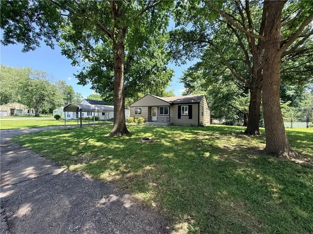 4711 N Kansas Avenue, Kansas City, MO 64117 - #1