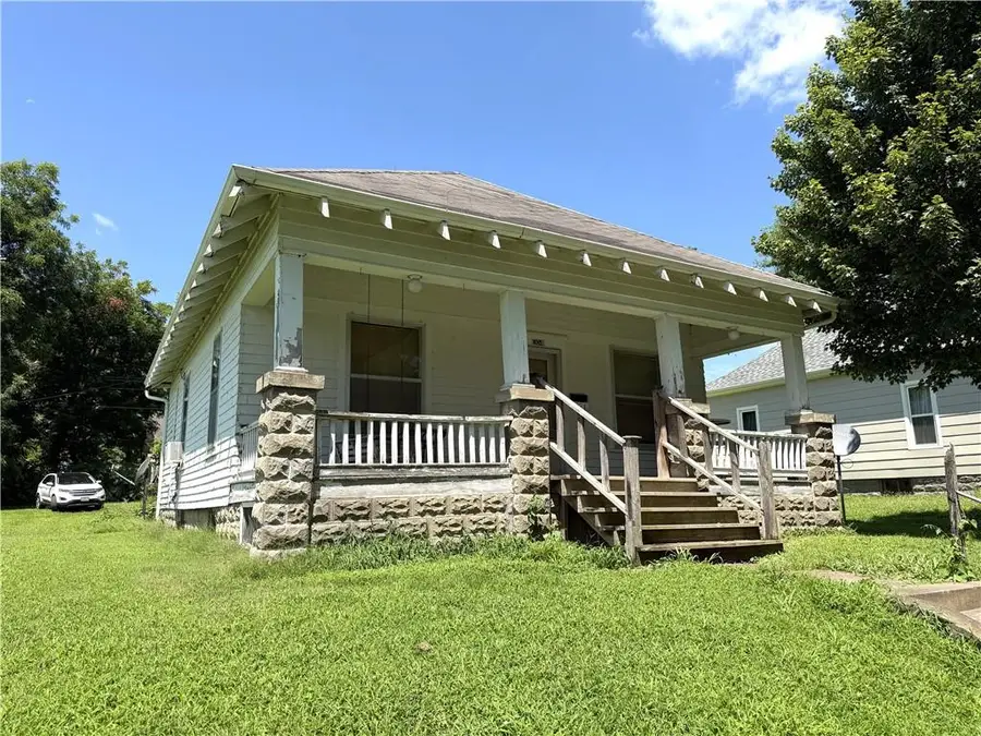 304 S Elm Street, Sweet Springs, MO 65351 - #2