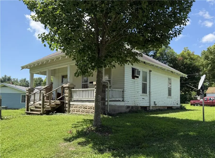 304 S Elm Street, Sweet Springs, MO 65351 - #3