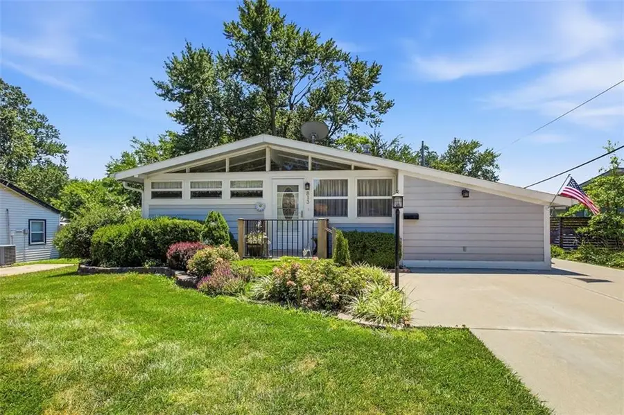 813 W Sheridan Street, Olathe, KS 66061 - #2