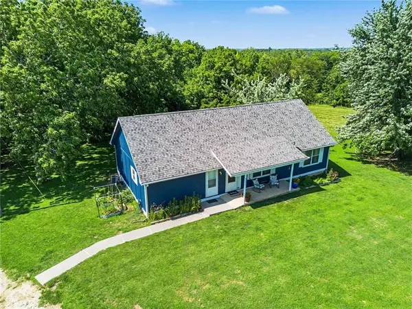 9241 Hamm Drive, Oskaloosa, KS 66066