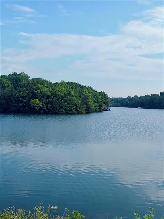 5 N Lakeside Drive, La Cygne, KS 66040