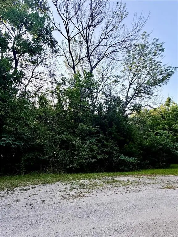 5 N Lakeside Drive, La Cygne, KS 66040 - #2