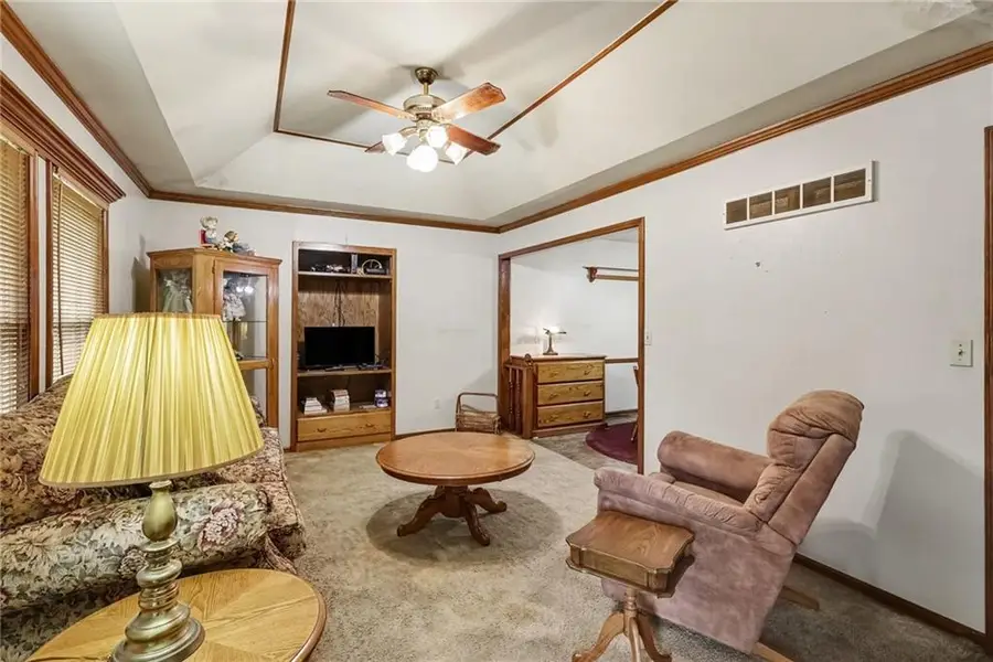 605 SE Westwind Drive, Lees Summit, MO 64063 - #3
