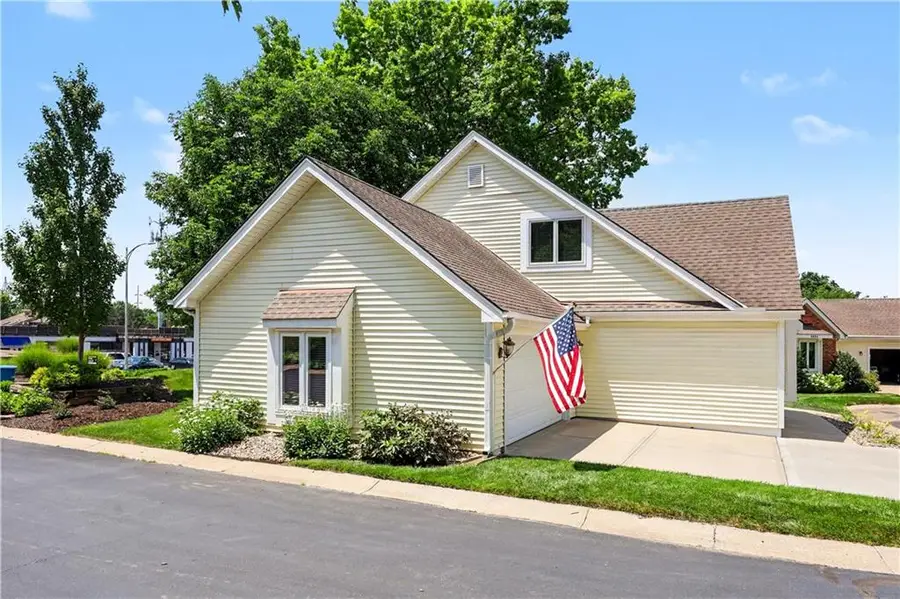 4530 W 90th Street, Prairie Village, KS 66207 - #2