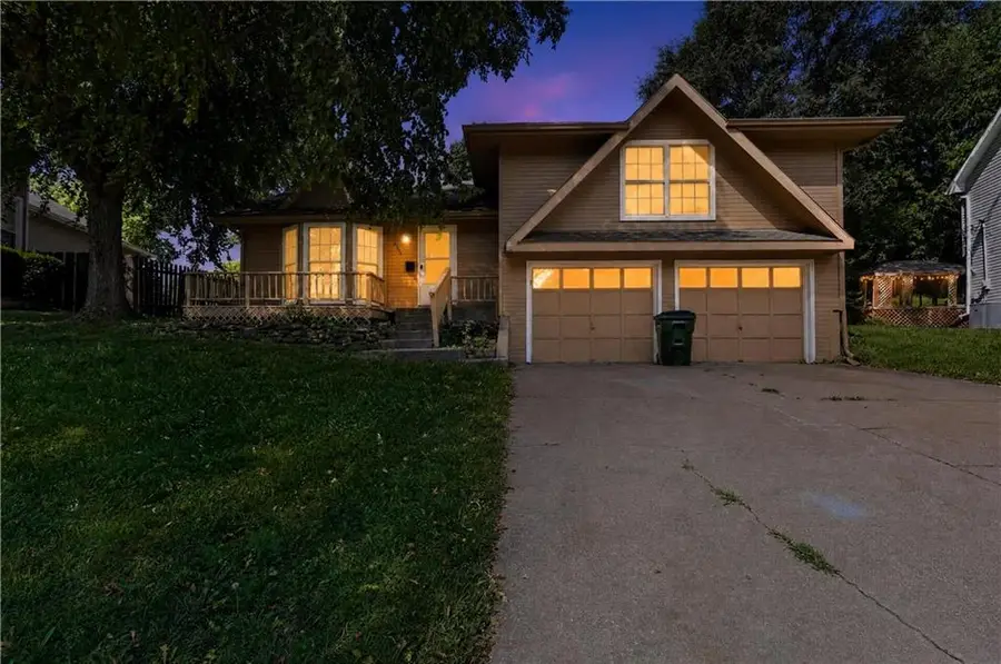 2314 Cambridge Street, Leavenworth, KS 66048 - #2