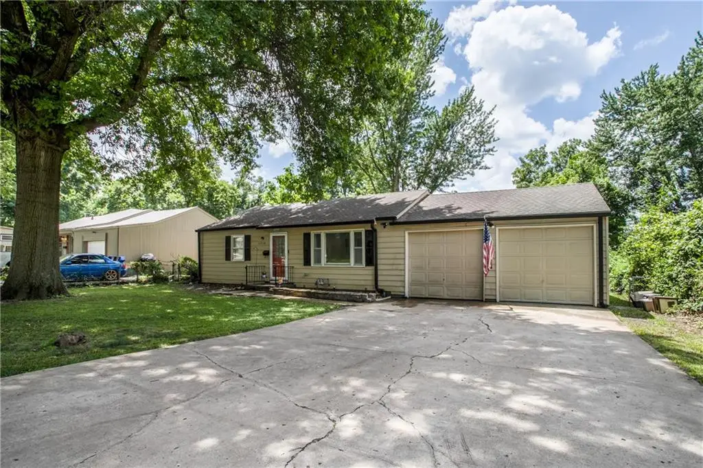 12710 7th Street, Grandview, MO 64030 - #1