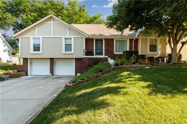 404 NE Locust Drive, Blue Springs, MO 64014
