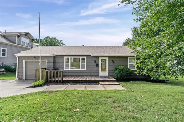 8123 Valley View Drive, Overland Park, KS 66204