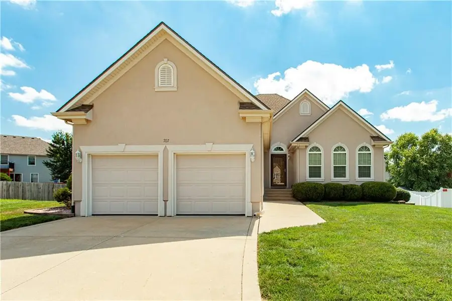 707 NW Baytree Circle, Grain Valley, MO 64029 - #2