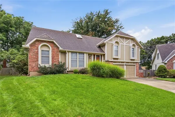 11620 Grant Drive, Overland Park, KS 66210