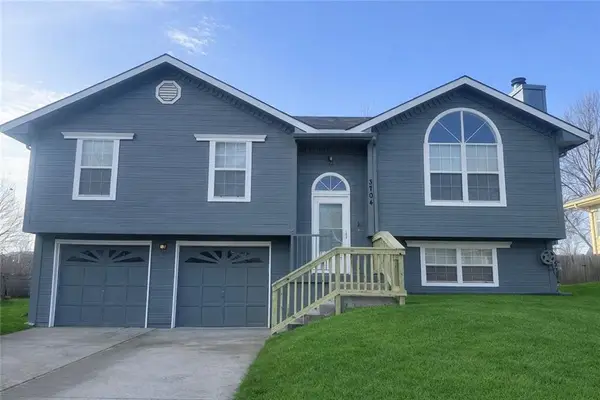 3704 NW Hidden Pointe Drive, Blue Springs, MO 64015