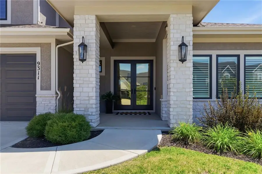 9311 W 168th Terrace, Overland Park, KS 66085 - #2
