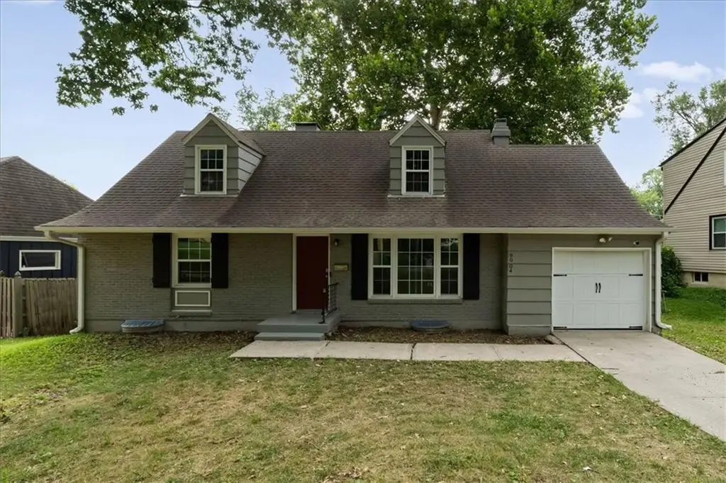 9004 Belleview Avenue, Kansas City, MO 64114 - #1