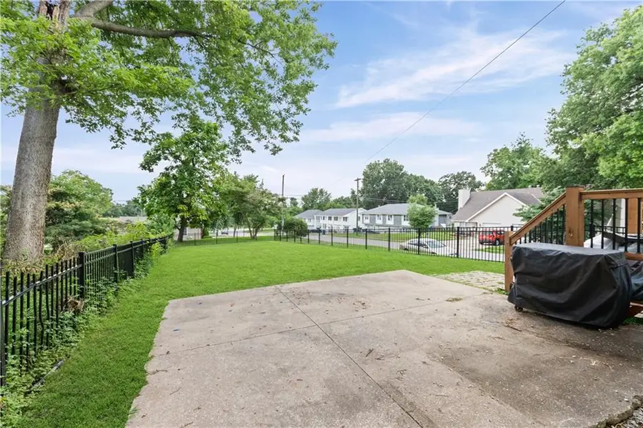 201 E Hurt Street, Liberty, MO 64068 - #2