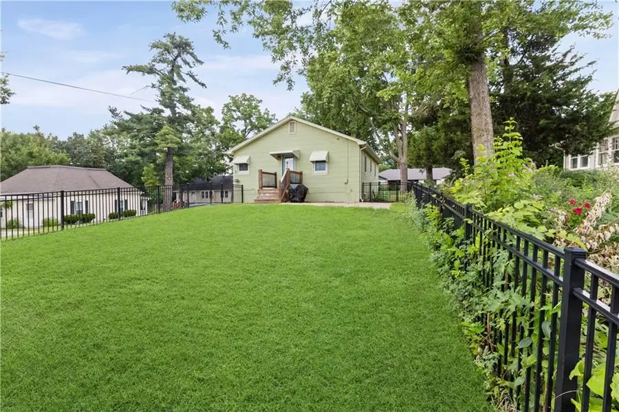 201 E Hurt Street, Liberty, MO 64068 - #3