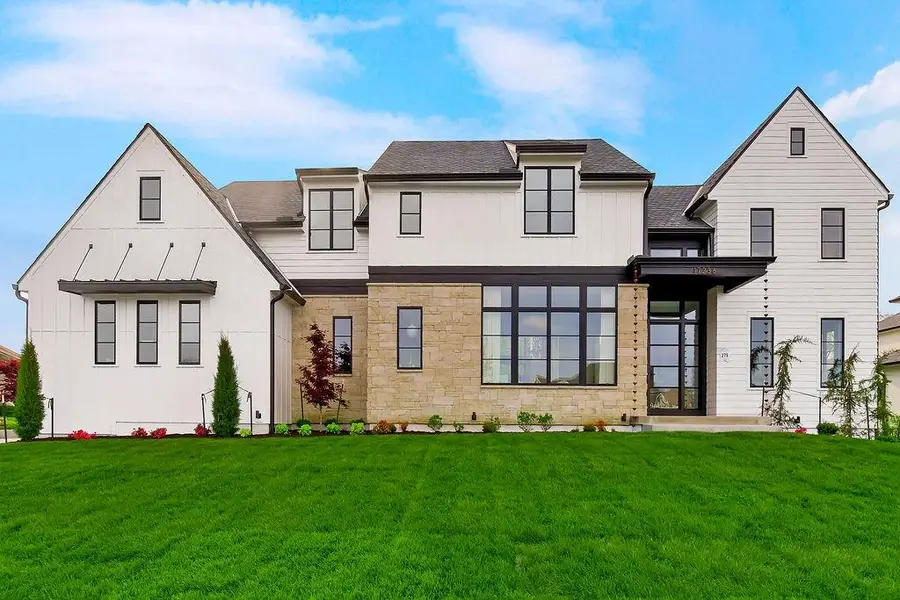 10707 W 173rd Terrace, Overland Park, KS 66221 - #2