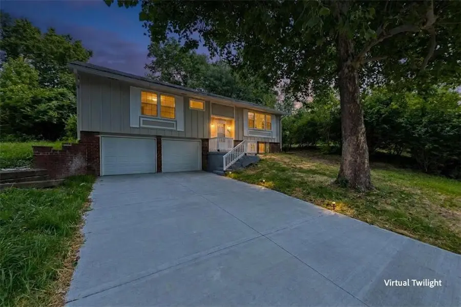 4210 E 53rd Street, Kansas City, MO 64130 - #2