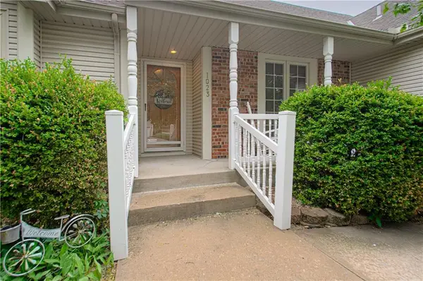 1023 E Oakview Street, Olathe, KS 66061