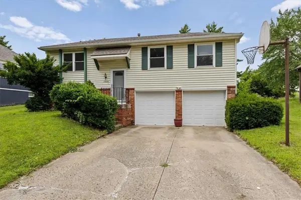 13020 S Sycamore Street, Olathe, KS 66062