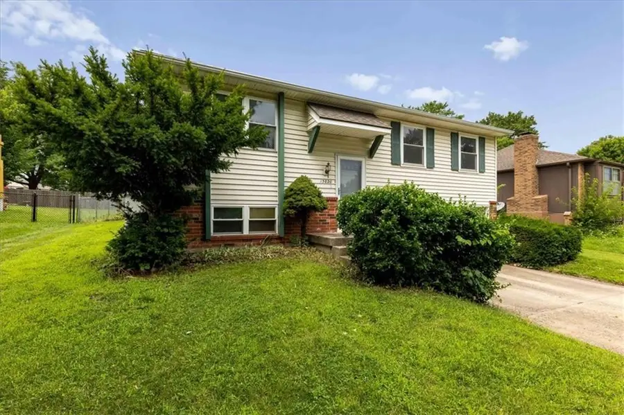 13020 S Sycamore Street, Olathe, KS 66062 - #2