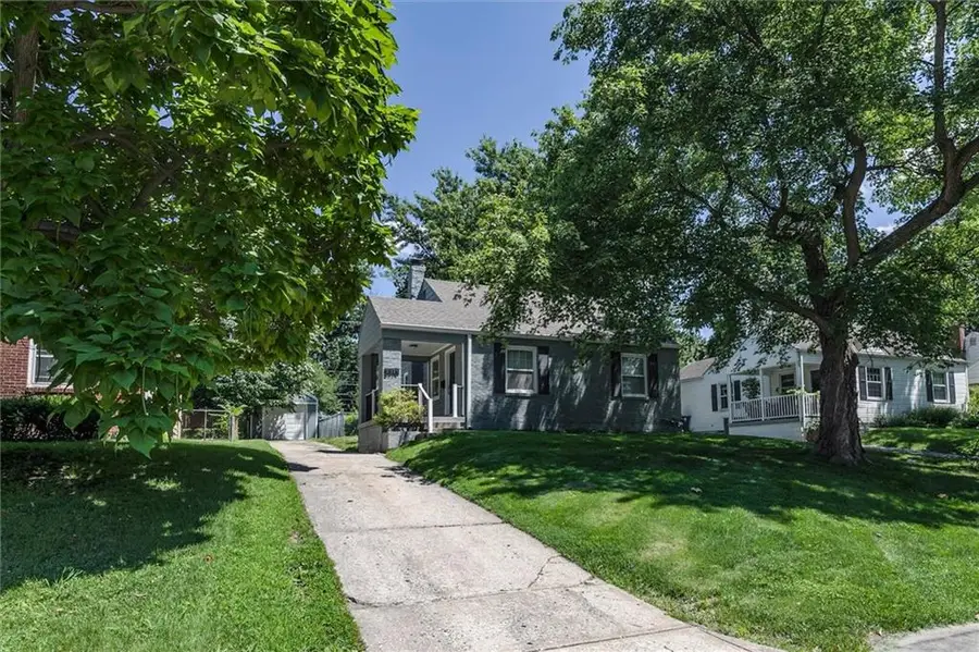 8119 Madison Avenue, Kansas City, MO 64114 - #2