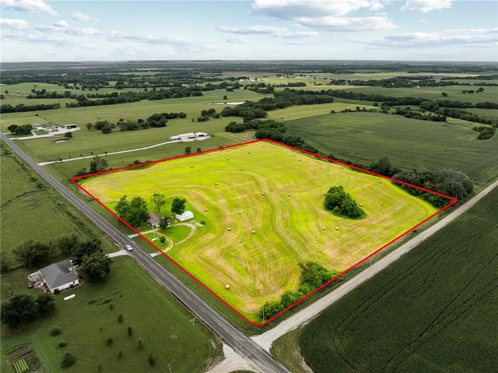9012 NW State Route 52 Highway, Amoret, MO 64722 - #1