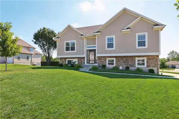 805 Cedar Ridge Drive, Raymore, MO 64083