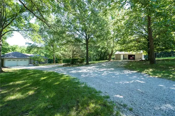 9819 Howard Road, Lee's Summit, MO 64086