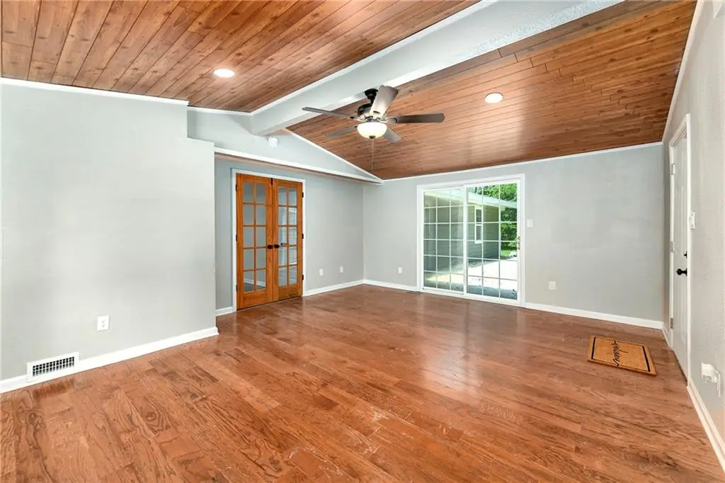 7132 Parallel Parkway, Kansas City, KS 66112 - #1