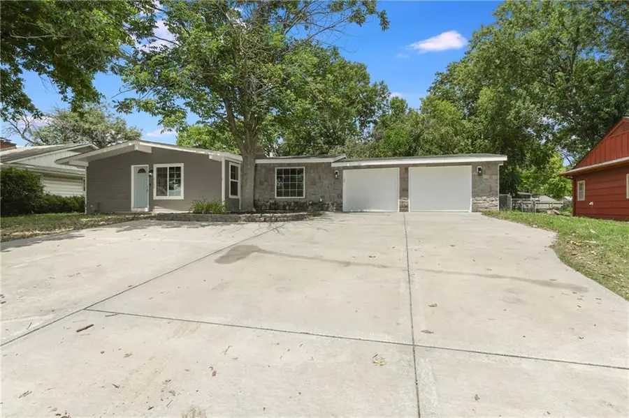 7132 Parallel Parkway, Kansas City, KS 66112 - #2