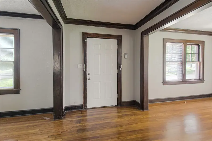 6727 Paseo Boulevard, Kansas City, MO 64132 - #3