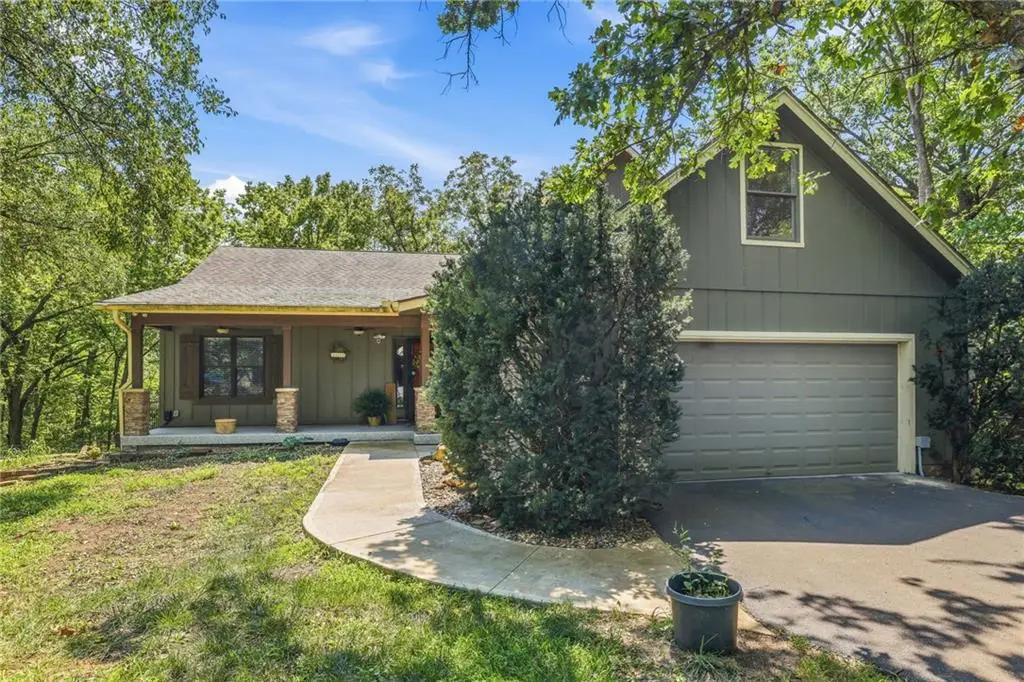 9000 Oak Country Lane, De Soto, KS 66018 - #1